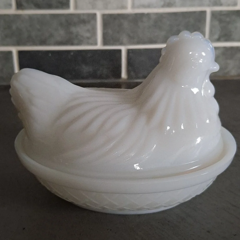 Vintage MCM Hazel Atlas White Milk Glass Covered Dish | Hen on Nest - Picture 9 of 9